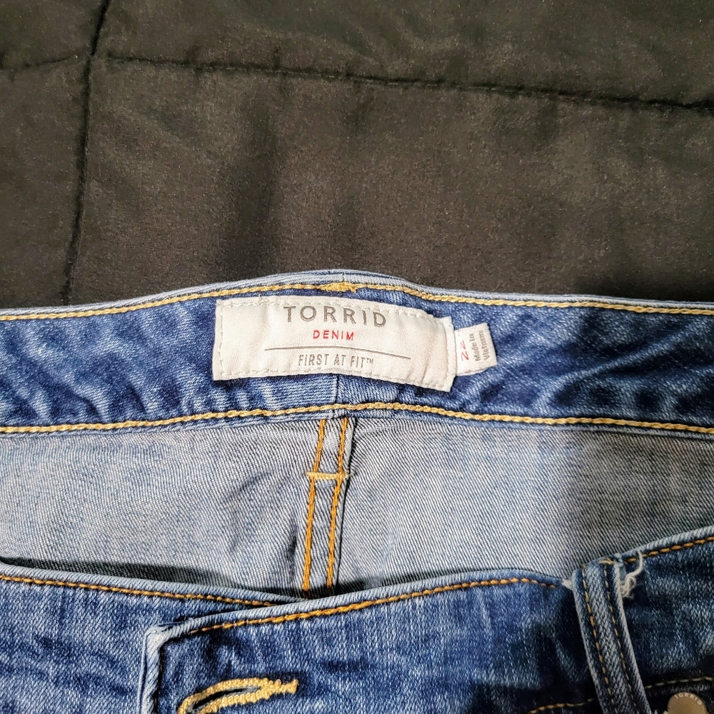 Shorts - Picture 2 of 3